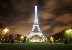 마르스 광장에서 바라본 에펠탑