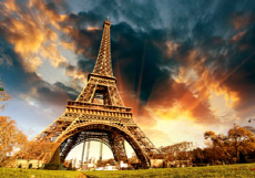 파리 에펠탑의 황혼
